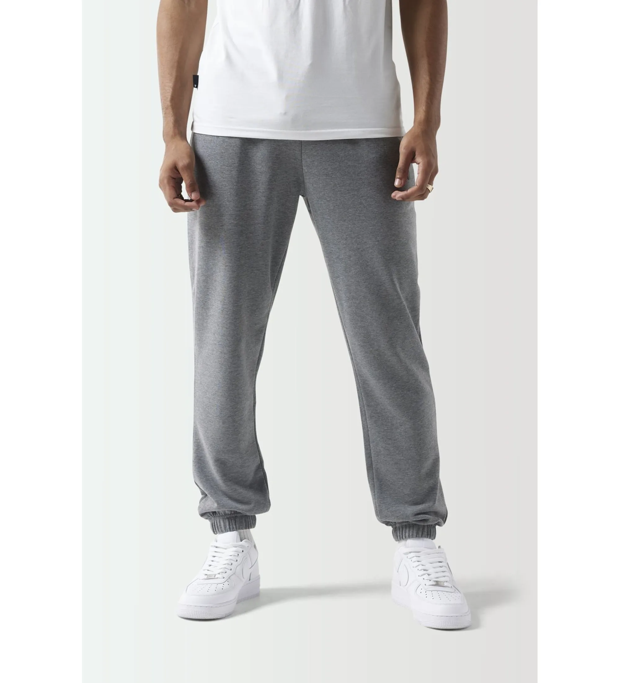 11 DEGREES PANTALÓN JOGGER CORE REGULAR FIT GRIS