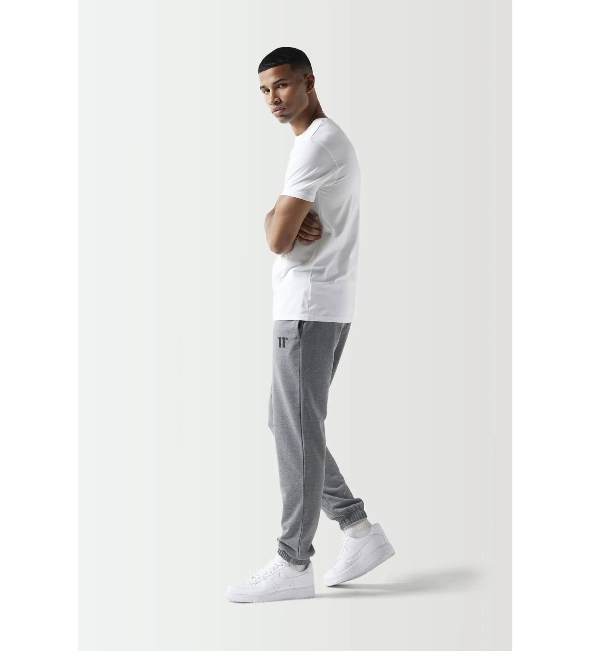 11 DEGREES PANTALÓN JOGGER CORE REGULAR FIT GRIS