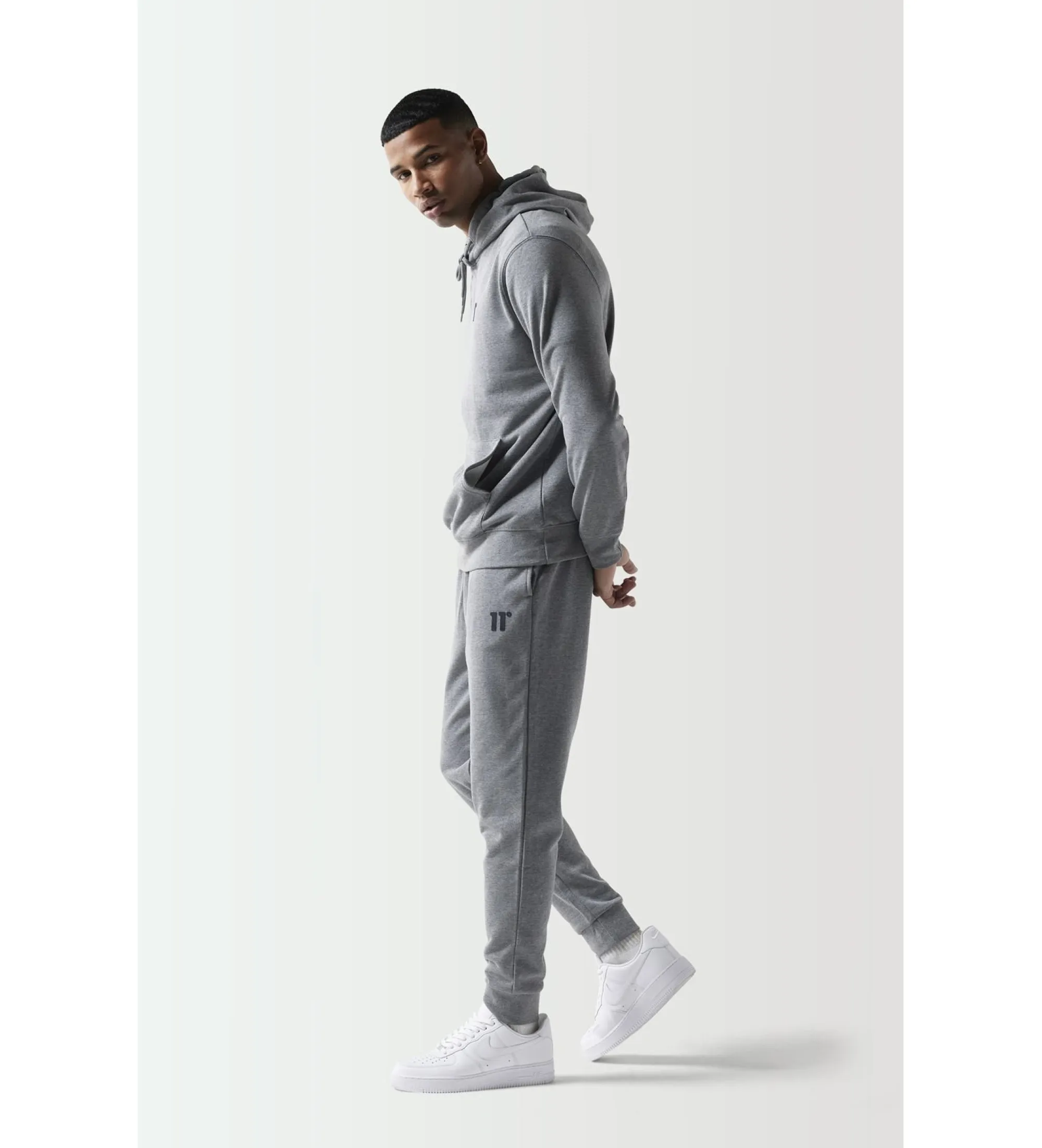 11 DEGREES PANTALÓN JOGGER CORE SLIM FIT GRIS