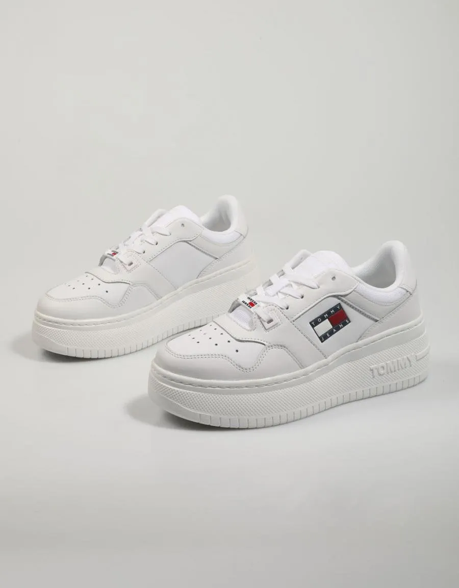  baskets TOMMY HILFIGER Tommy en Blanc 81435