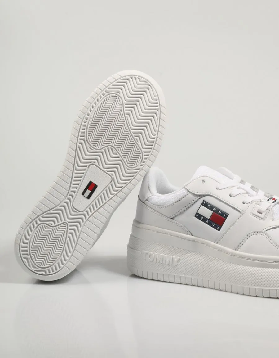  baskets TOMMY HILFIGER Tommy en Blanc 81435