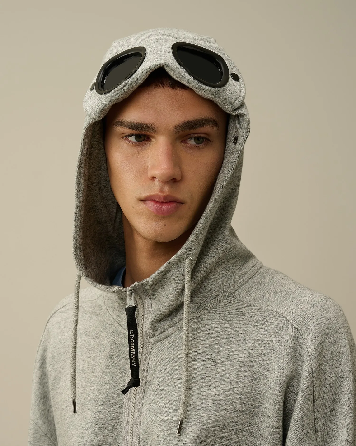 C.P. COMPANY ZIP THROUGH GOGGLE HOODY GREYSTONE MELANGE