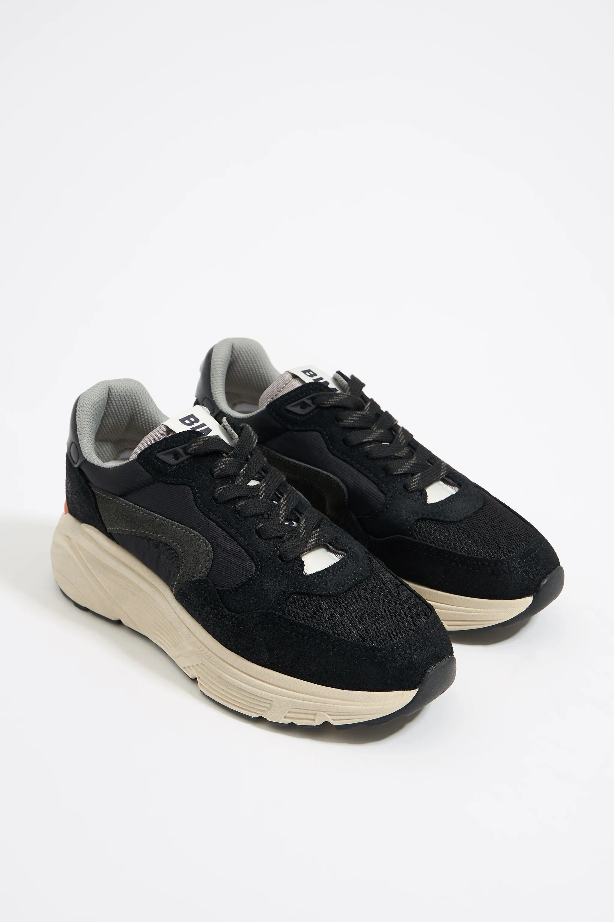 Deportiva jogger 13 12 negra