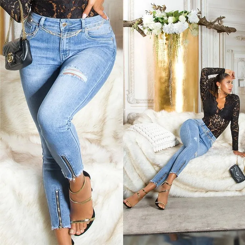 Jeans azul skinny y cremallera en bajo