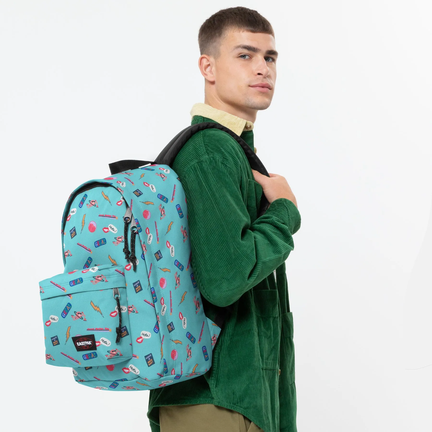 MOCHILA EASTPAK Out of office 27 litros con bolsillo portátil EK7679A5 Nostalgia Aqua verde agua con gráficos multicolor hola