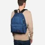 MOCHILA EASTPAK Padded Pak’r® EK62069Q BLUE DANCE azul metálico con cuadros blancos