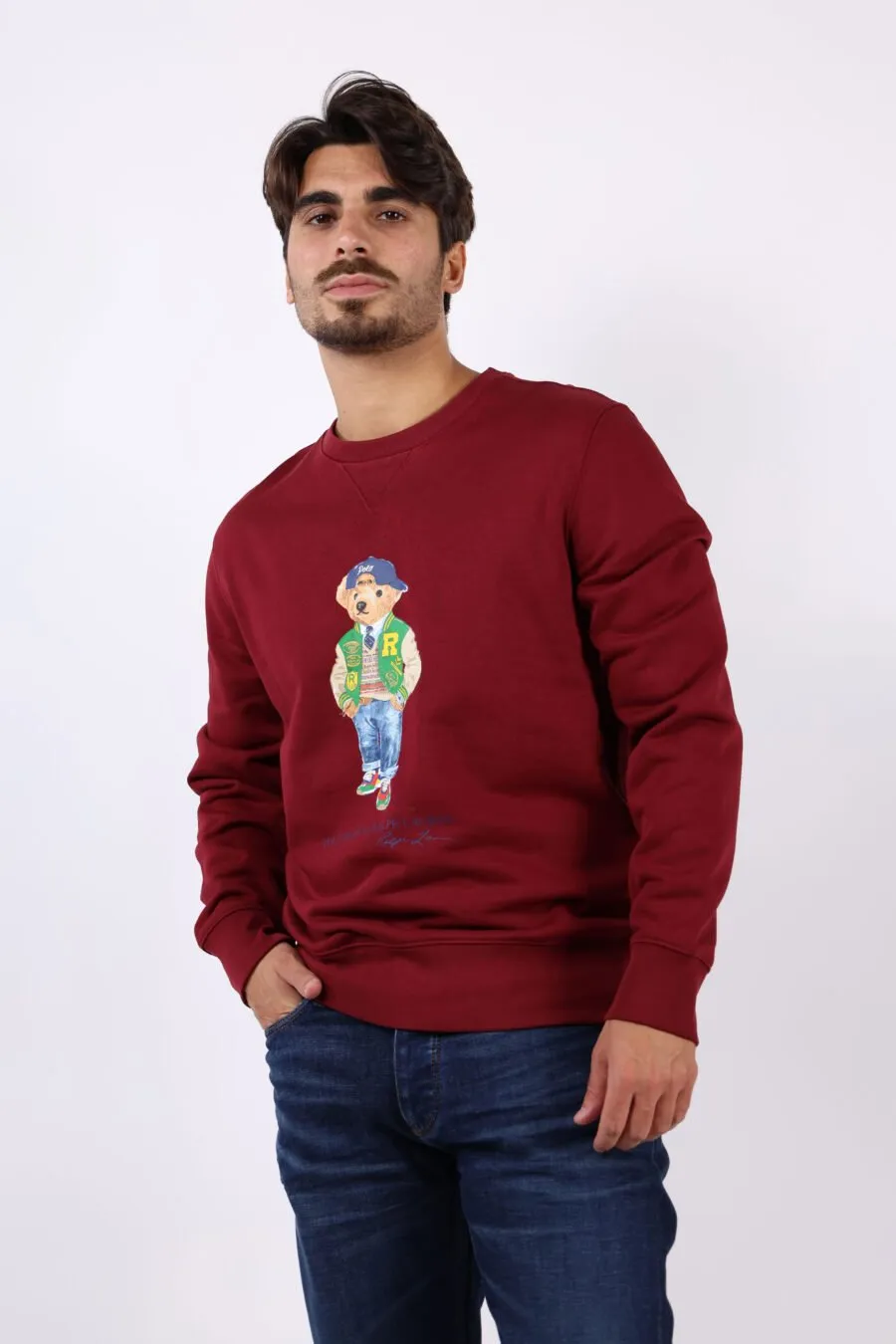 Sudadera de color rojo con maxilogo 