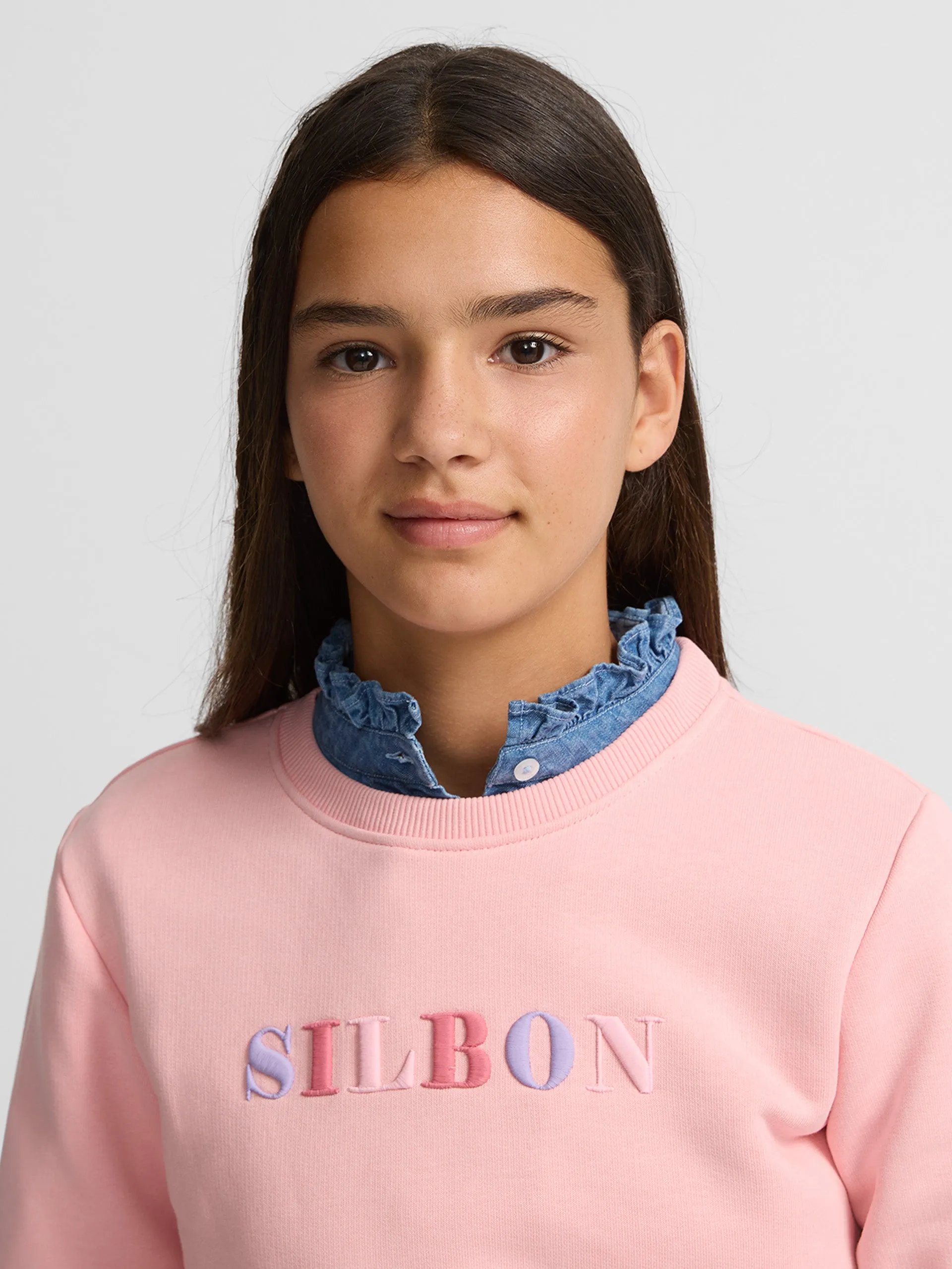 Sudadera girl letras silbon rosas