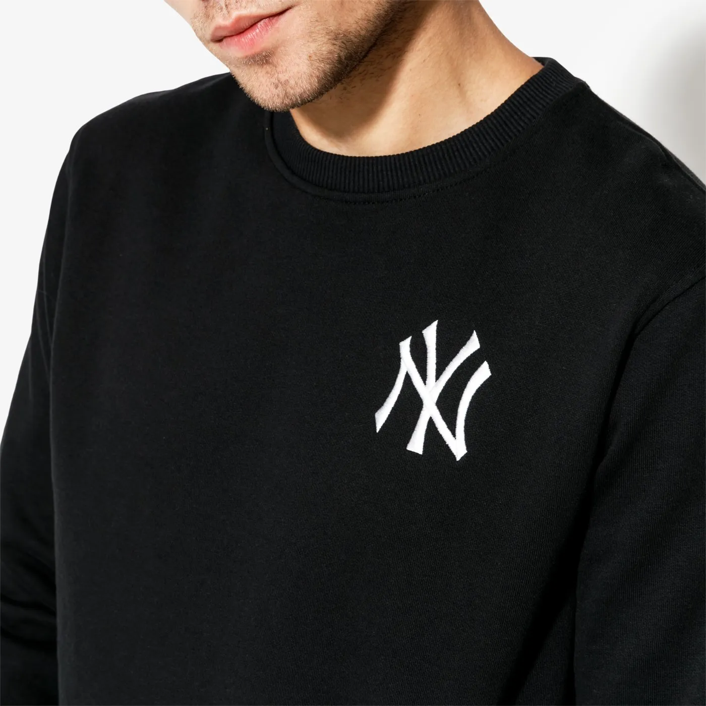 Sudadera NEW ERA Hombre Cuello redondo casual MIKINA MLB ESSENTIAL CREW NEYYAN BLK NEW YORK YANKEE Ref.11604140 negro parche NY 