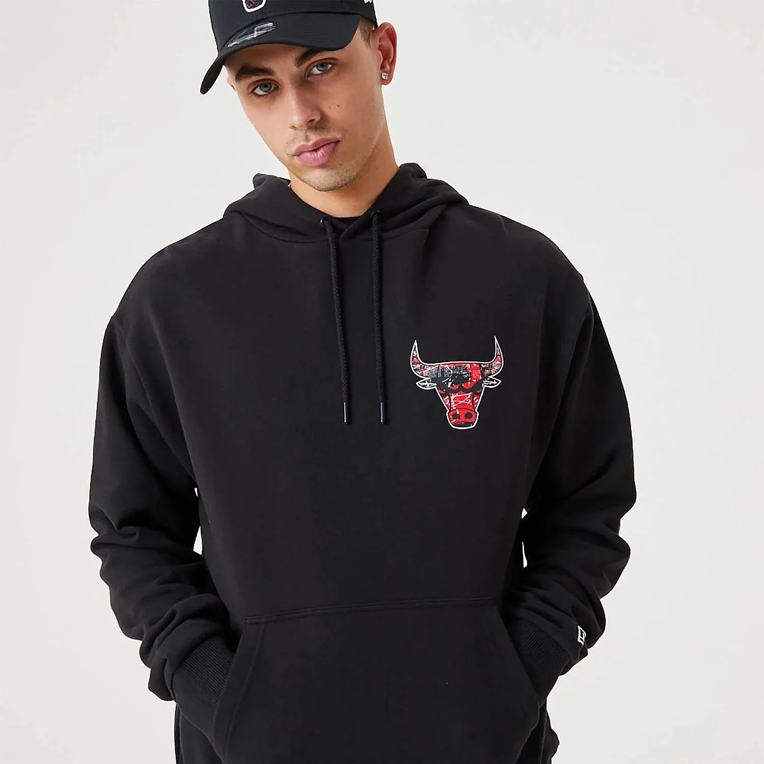 sudadera New Era Infill Team Logo Oversized Hoody NBA Chicago Bulls - Black/Faded Red