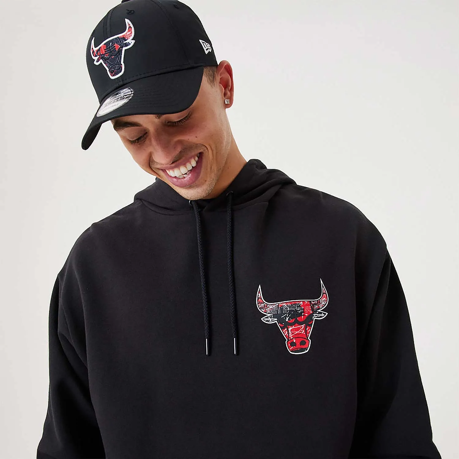 sudadera New Era Infill Team Logo Oversized Hoody NBA Chicago Bulls - Black/Faded Red