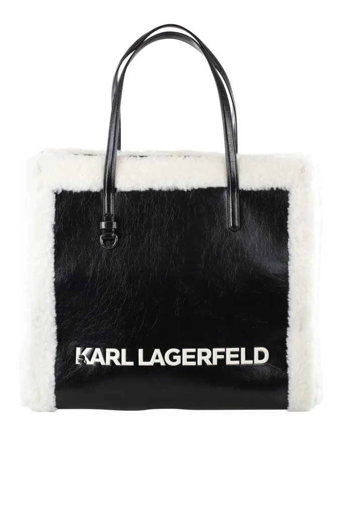 Tote bag negra con bordes blancos de felpa y logo