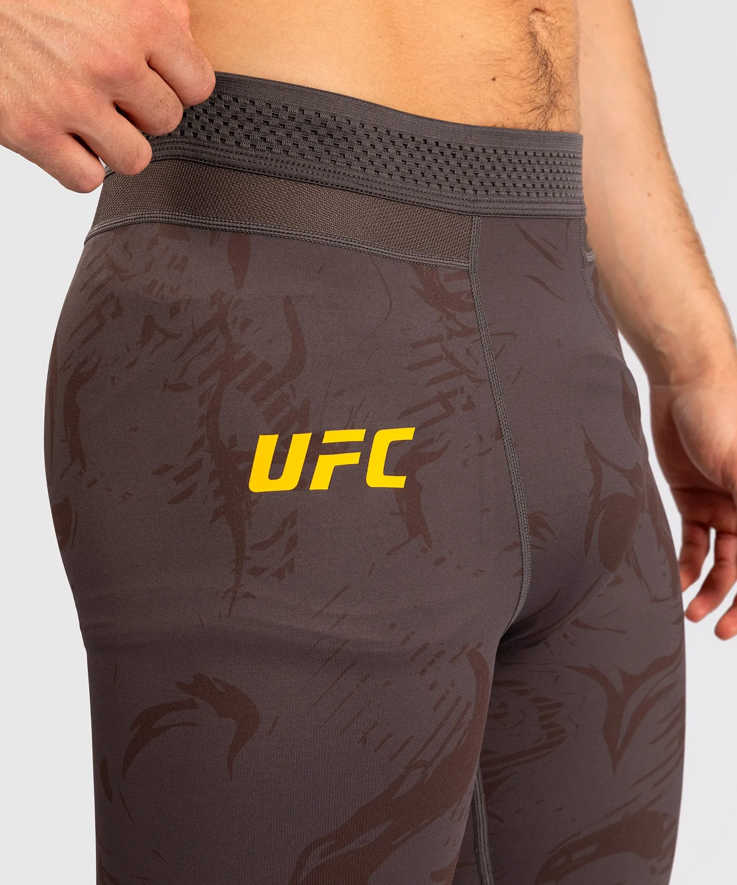 UFC Fusion by Venum Fight Week Leggings de Rendimiento para Hombre - Marrón tierra